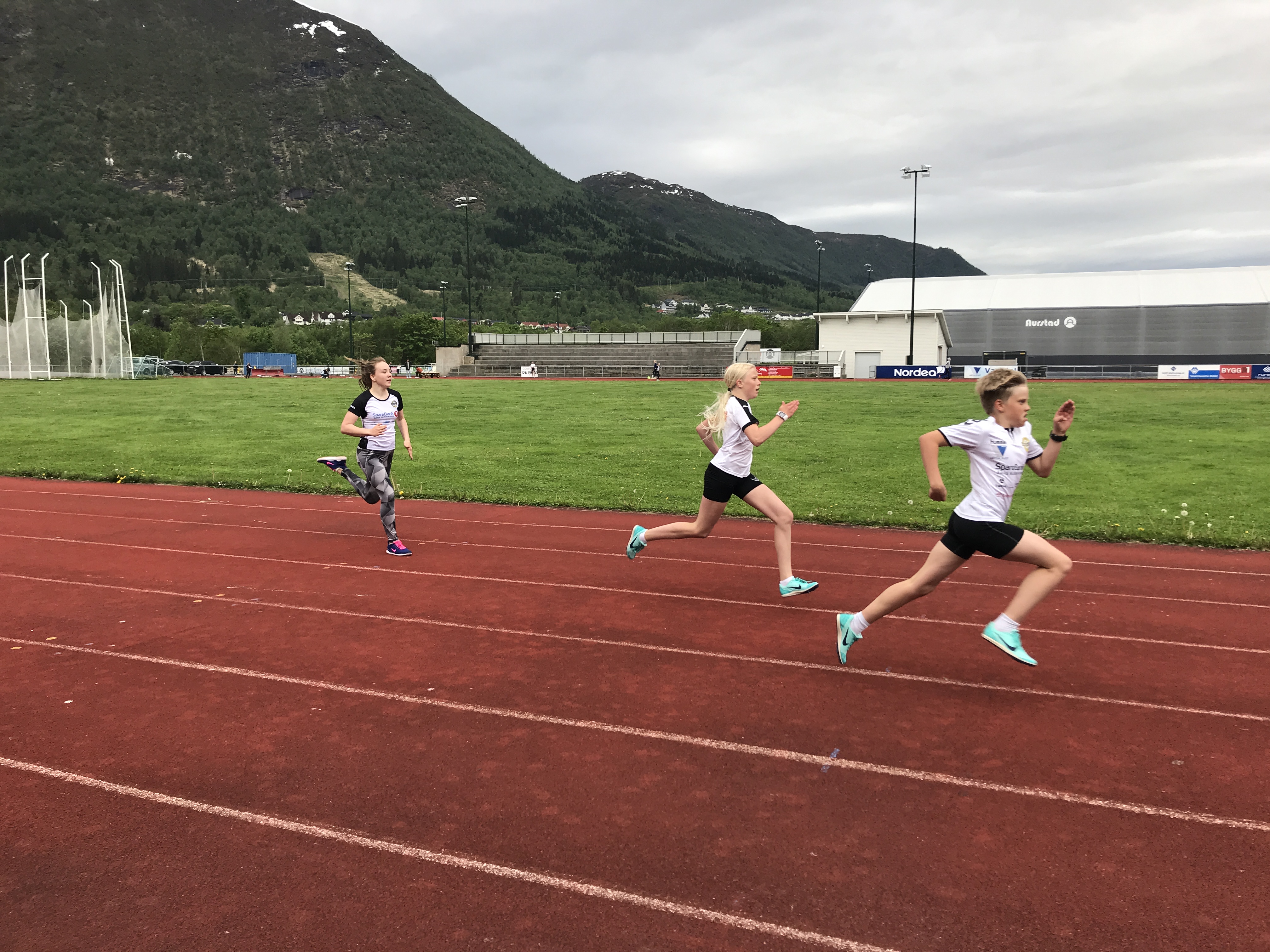 Jonatan%20og%20Julie%20og%20Linnea.JPG
